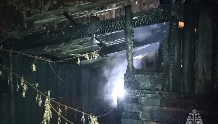 Брусовой дом полностью сгорел в селе Ново-Ленино
