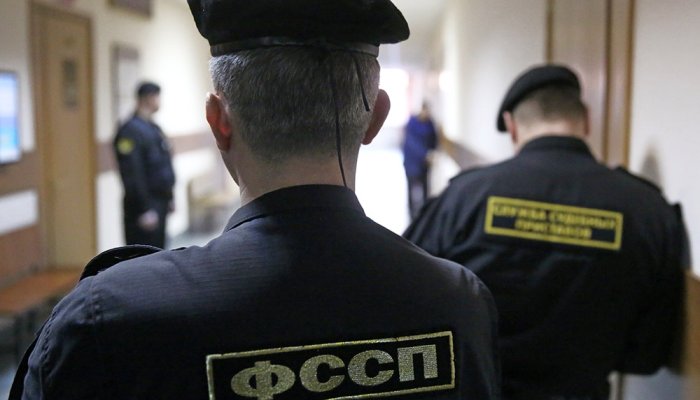 У иркутянина забрали автомобиль премиум класса за крупные долги