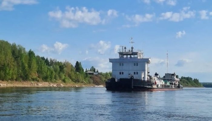 В Киренском районе капитан сухогруза украл более пяти тонн дизтоплива