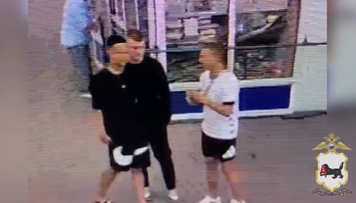 В Иркутске разыскивают группу парней, ограбивших девушку