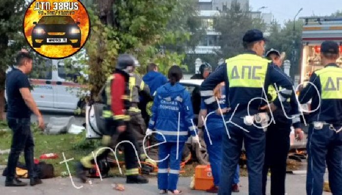 В Иркутске водитель уезжал от ДПС и врезался в дерево (Видео)