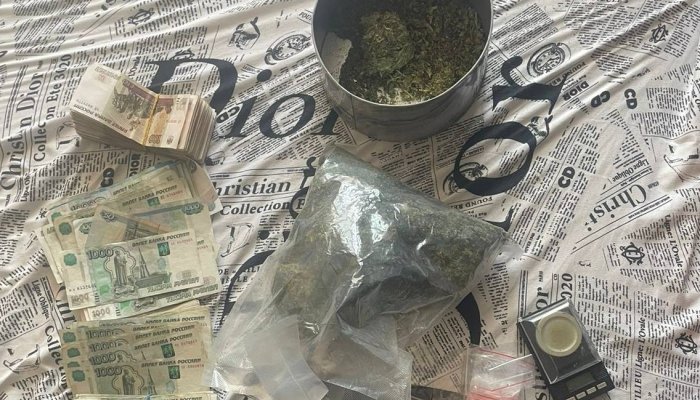 В Братске полицейские по горячим следам задержали наркосбытчицу