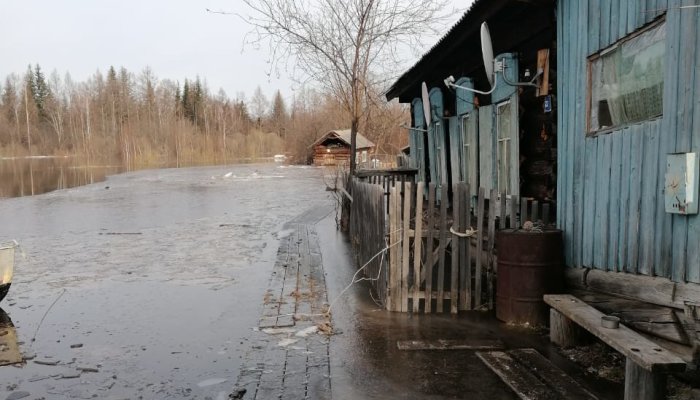 Жителям Катангского района направили матпомощь