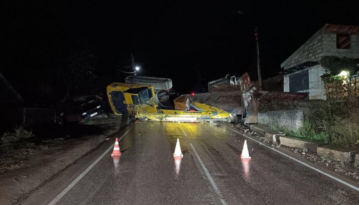 Большегруз с прицепом попал в ДТП в Усть-Куте