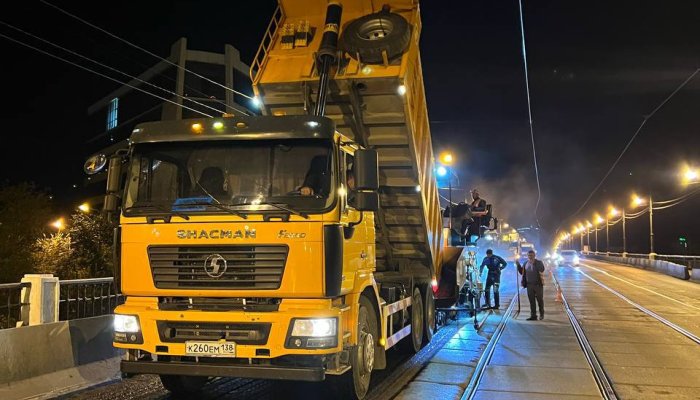 В Иркутске положили асфальт на трех мостах
