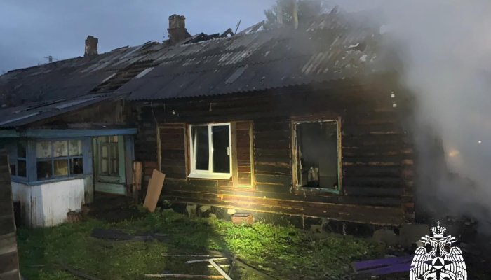 Мужчина и женщина погибли на пожаре в Бодайбо