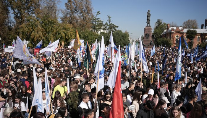 Восемь тысяч студентов поучаствовали в параде в Иркутске