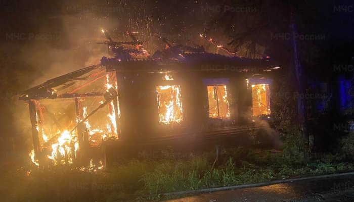 Жилой дом полностью сгорел в Усть-Илимске