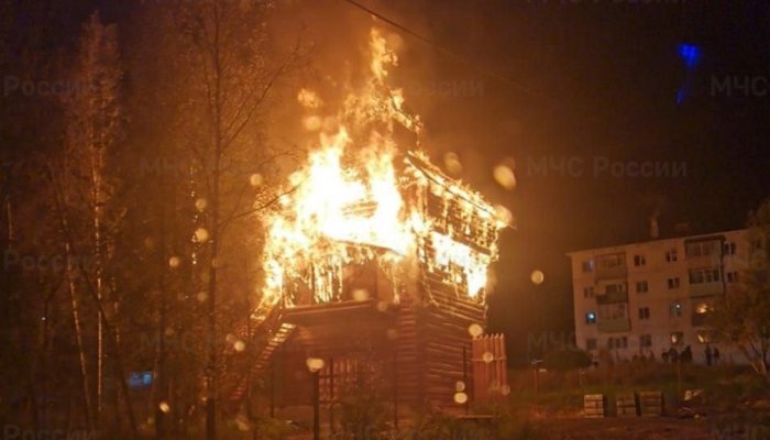 В Железногорске-Илимском сгорела копия Спасской башни Илимского острога