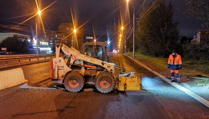 В минувшие выходные в Иркутске продолжался укладка асфальта на нескольких улицах