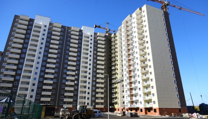 В микрорайоне Эволюция Иркутска завершается строительство четырех блок-секций для переселенцев