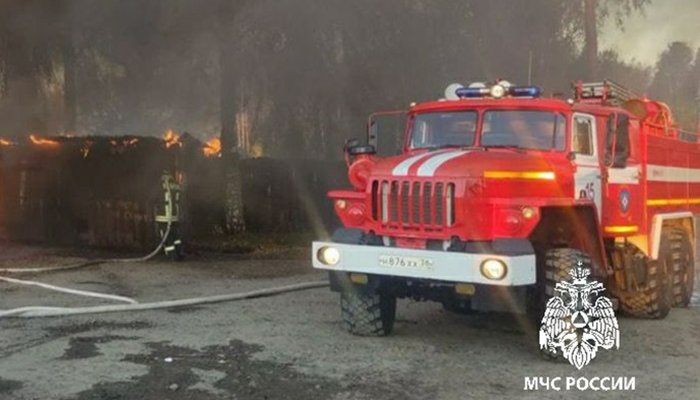 В Тулунском районе сгорело сенохранилище