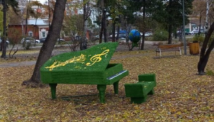 Топиарные фигуры появились на бульваре Гагарина в Иркутске