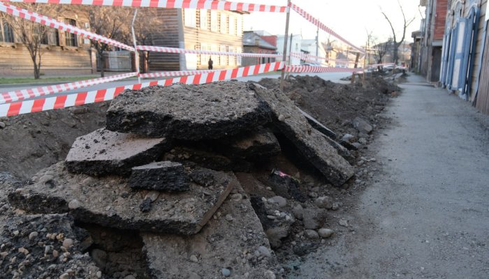 Подрядчика, который проводит земляные работы в центре Иркутска, оштрафуют за нарушения