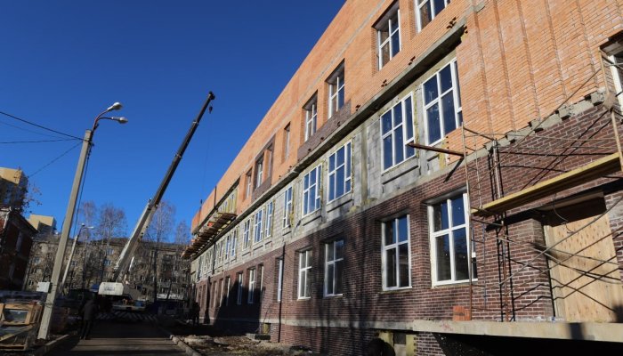 До конца года в Иркутске достроят блок начальной школы № 75