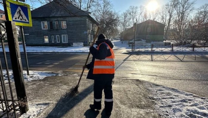 Во всех районах Иркутска ведется уборка снега
