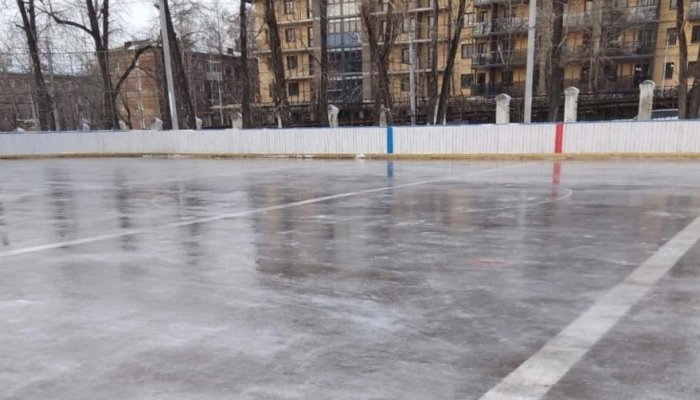 В Иркутске началась заливка катков
