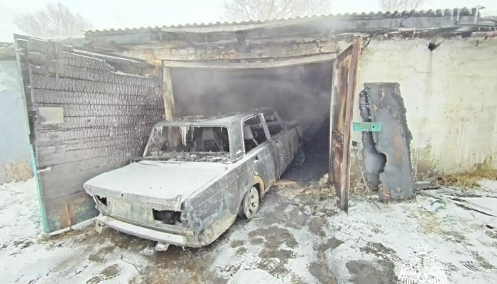 В Черемхове мужчина хотел подогреть авто и устроил пожар