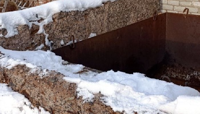 Слесарь получил тяжелые травмы на производстве в Нижнеилимского районе