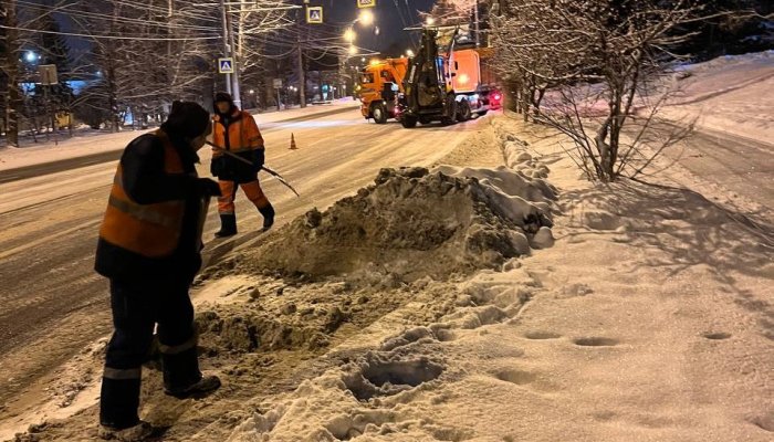 350 тонн снега вывезли с улиц Иркутска за сутки