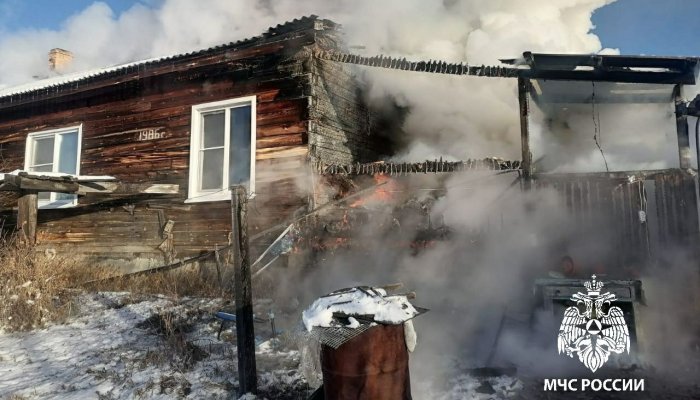 В Приангарье пенсионер погиб на пожаре, спасая внучку