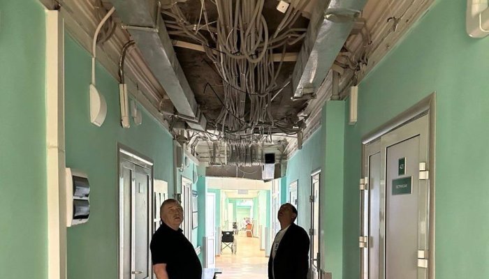 В Иркутске в больнице № 3 обвалился потолок
