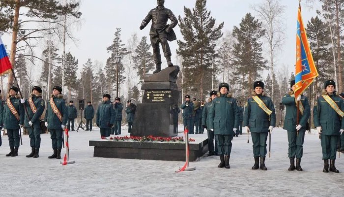 Памятник погибшему министру МЧС Евгению Зиничеву открыли в Тулуне