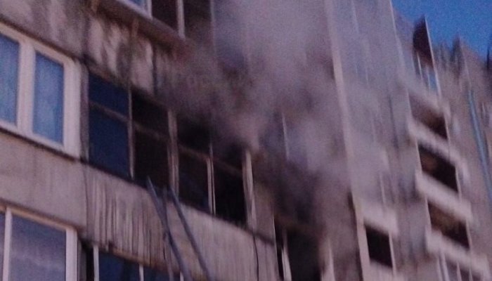 53 человека спасли на пожаре во Втором Иркутске