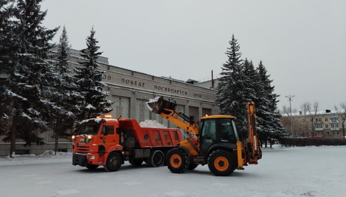 В Иркутске ведется круглосуточная уборка дорог