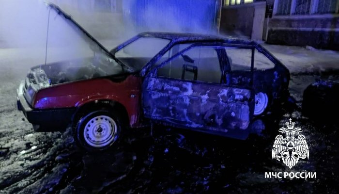 Автомобиль сгорел в Братске накануне