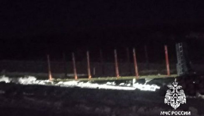 Лесовоз провалился под лед в Качугском районе