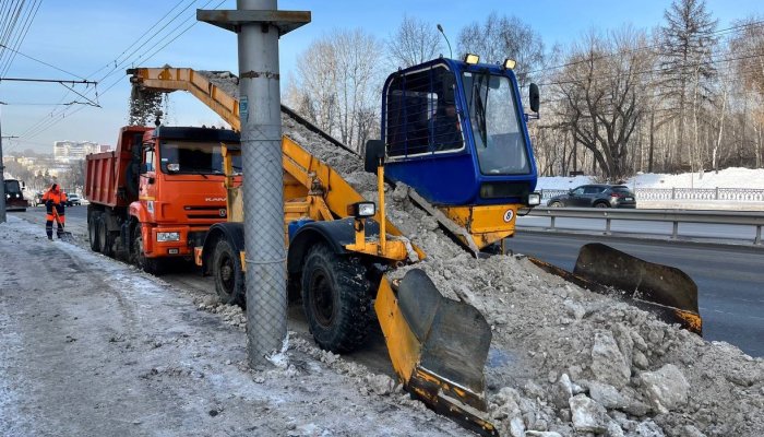2,5 тысячи тонн снега вывезли с улиц Иркутска за выходные