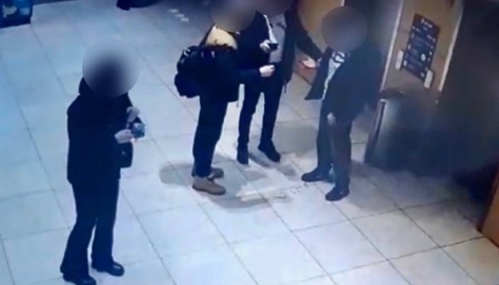 Толпа избила подростка на фуд-корте в Иркутске (Видео)
