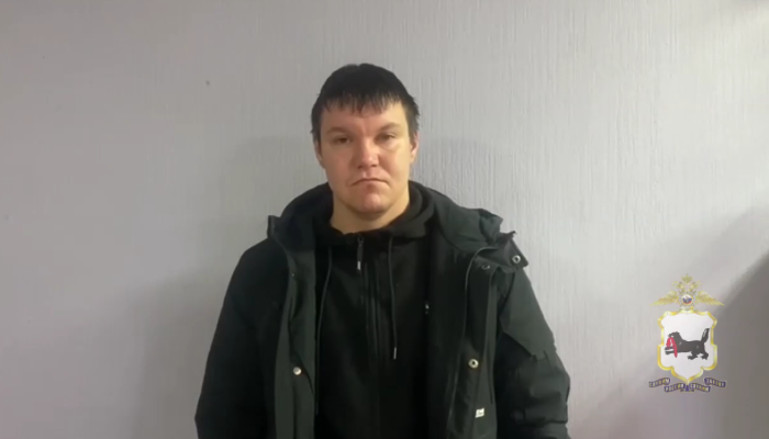В Иркутске полиция задержала очередного курьера телефонных мошенников