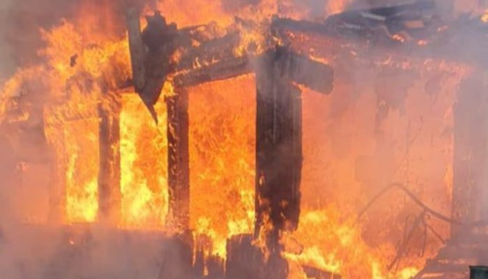 В Ангарске дом сгорел из-за сырых дров