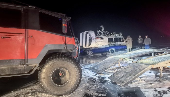Внедорожник столкнулся с судном на Малом Море
