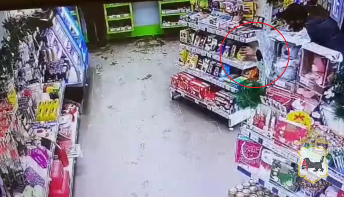 В Иркутске мужчина украл с заправки 33 шоколадки (Видео)