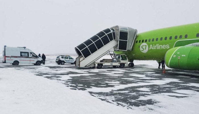 Самолёт из Иркутска вынужденно сел в Братске