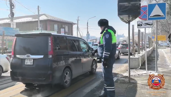 В Иркутске на объездных Рабочего Штаба выставили госавтоинспекторов из-за транспортного коллапса (Видео)