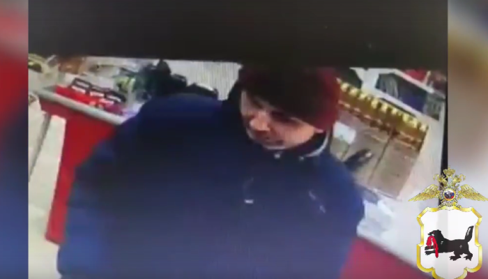 В Иркутске ищут мужчину, который 19 раз оплатил покупки чужой картой (Видео)
