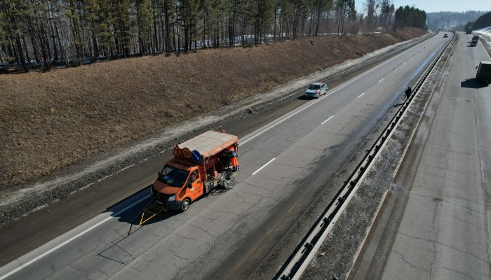 На федеральных трассах Иркутской области обновят 1 500 км разметки