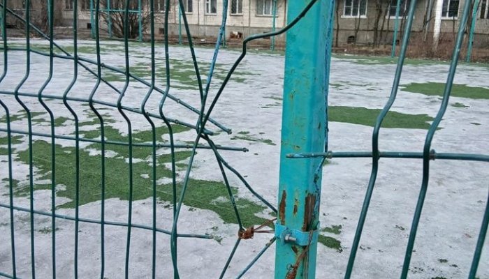 В Шелехове вандалы сломали спортплощадку