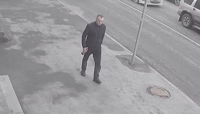 В Иркутске мужчина напал на 12-летнюю девочку