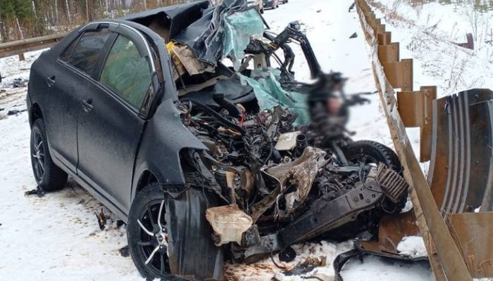 Водитель иномарки погиб при столкновении с тягачом в Чунском районе