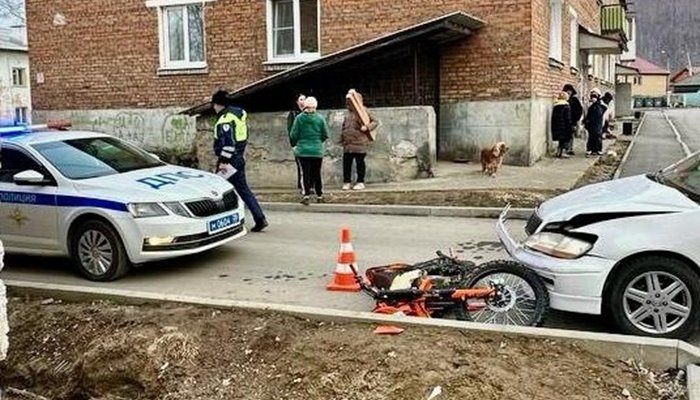В Слюдянке подростки на мотоцикле попали в ДТП