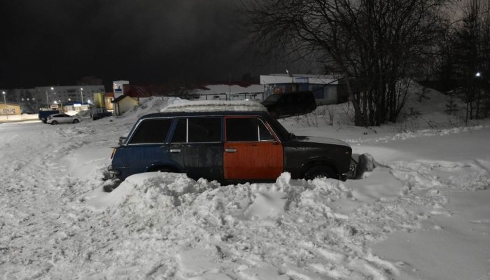 В Усть-Илимске подростки для веселья подожгли чужую машину