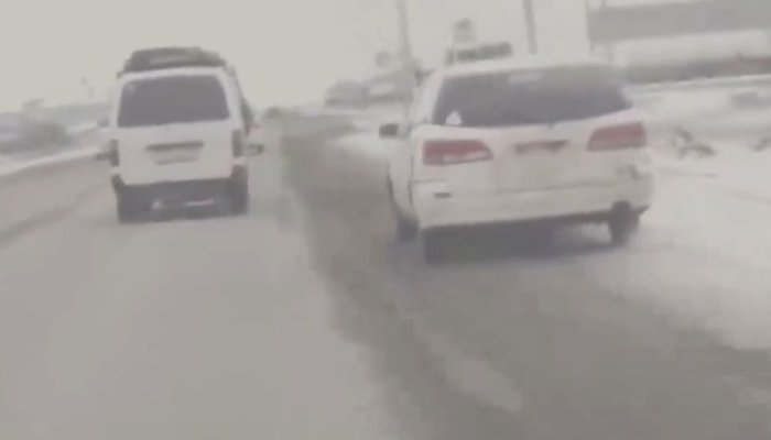 В Хомутово после погони со стрельбой задержали скрывавшегося от суда мужчину (Видео)