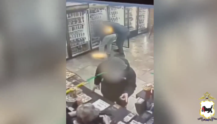 В Иркутске группа парней ограбила алкомаркет (Видео)