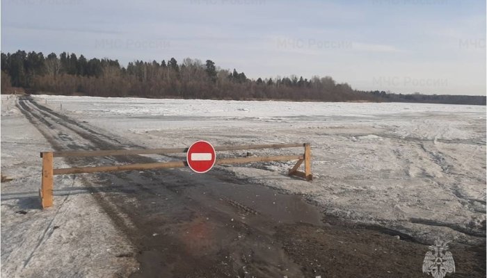 В Приангарье за сутки закрыли 10 зимников и шесть ледовых переправ