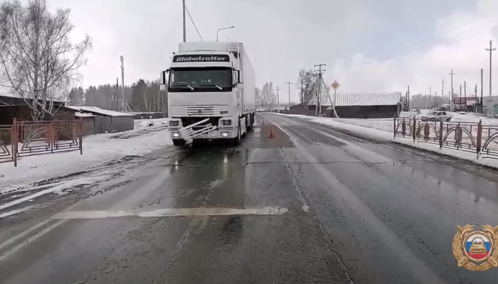 В Братском районе подросток попал под колеса грузовика